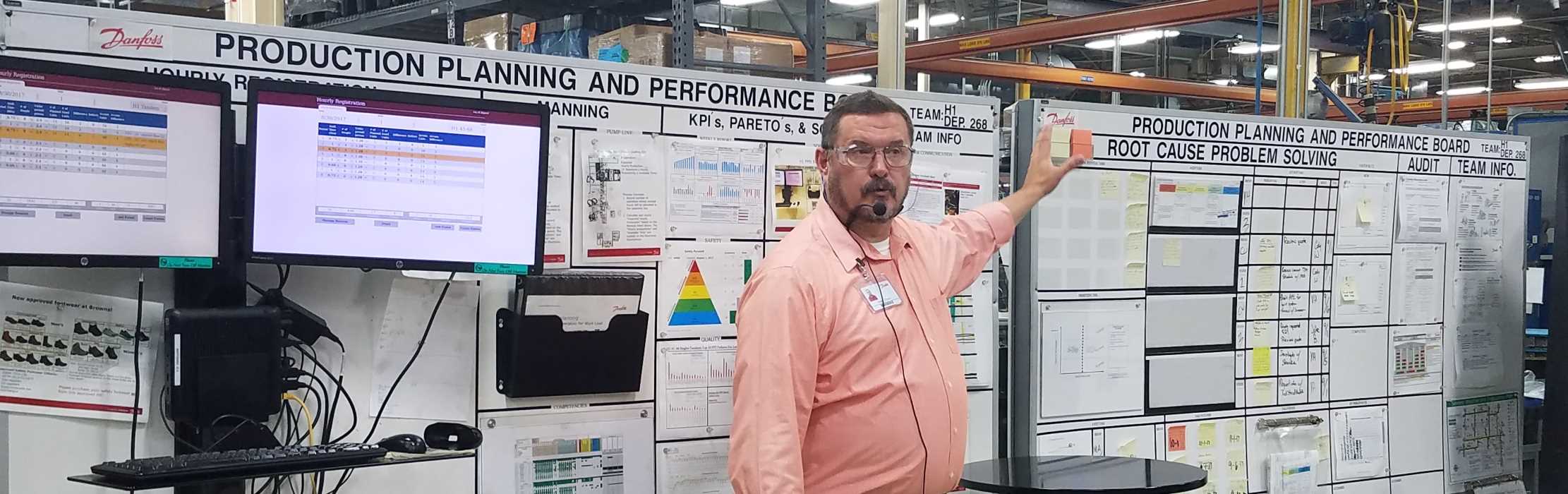 Trainer discussing productivity tools at an event in a manufacturing company.